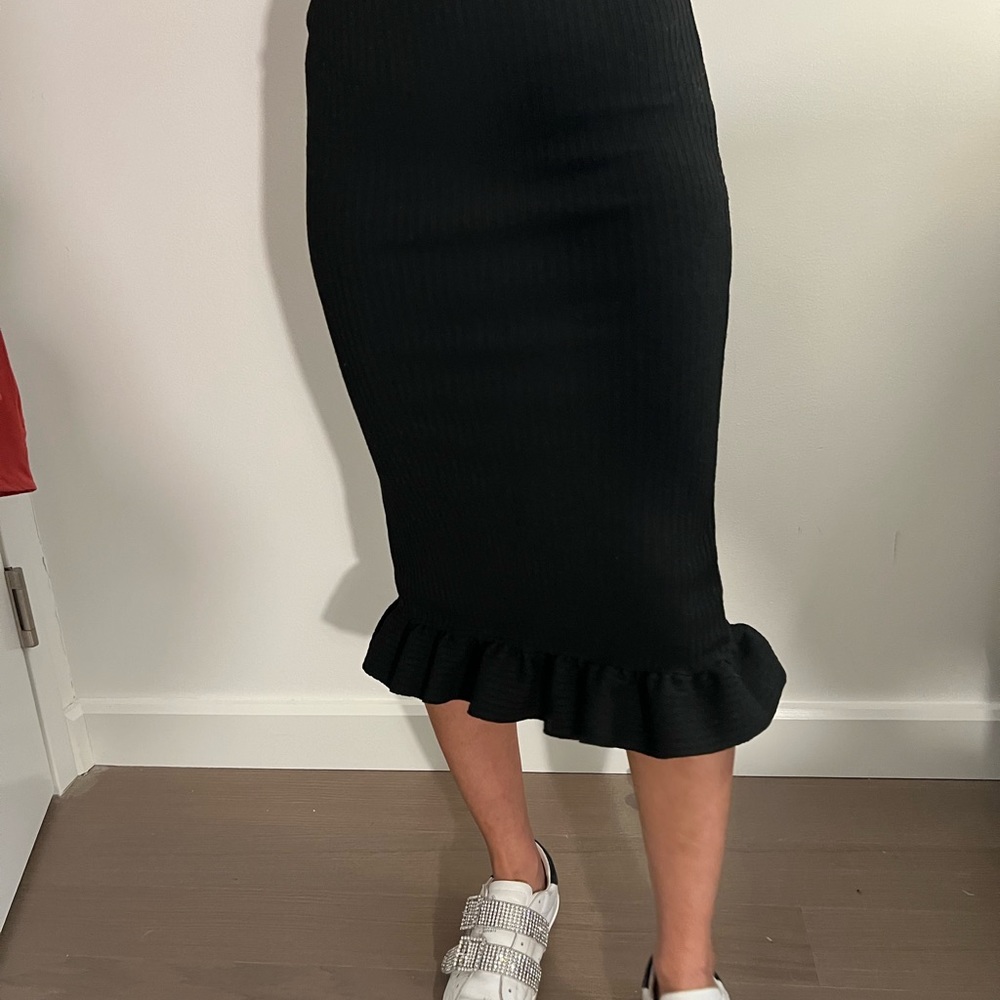 Urban Outfitters Black Ribbed Ruffled Midi Skirt Stretchy